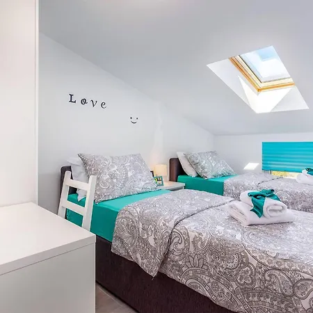 Amazing In With Kitchen Apartment